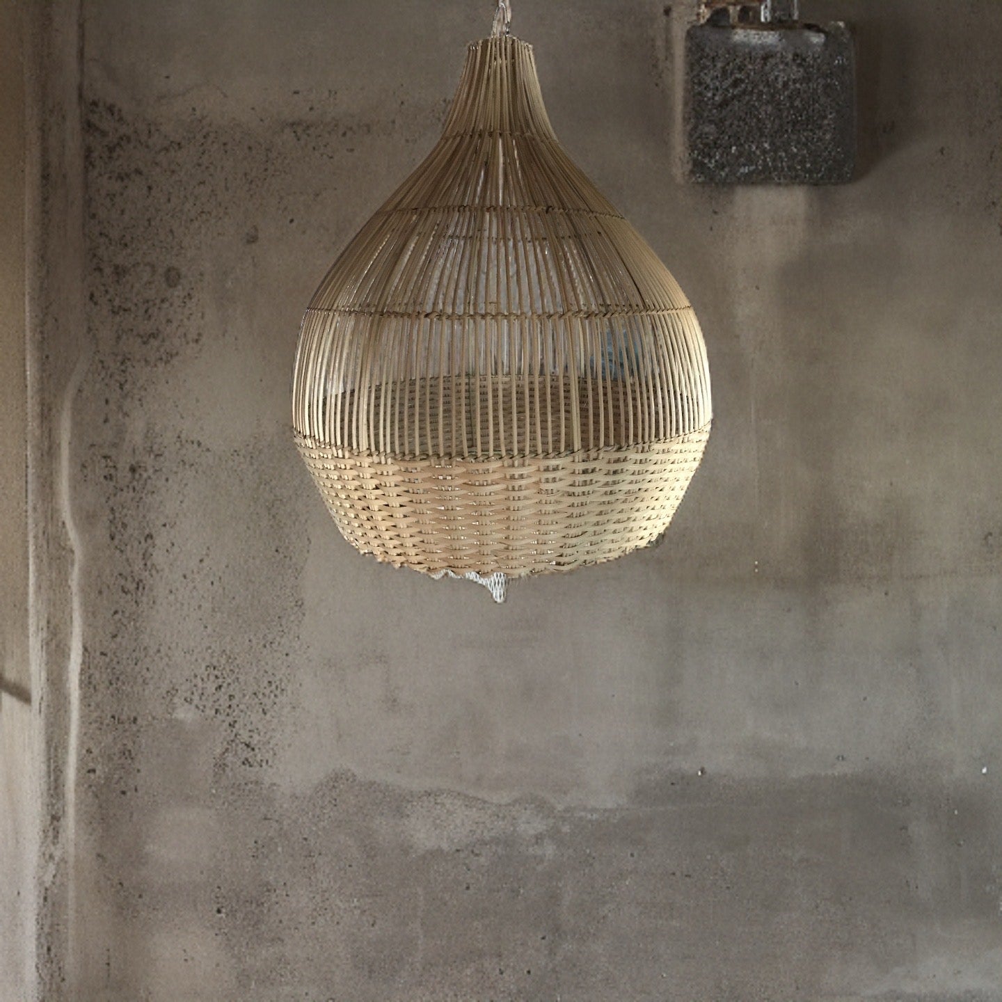 Classic Rattan Lamp